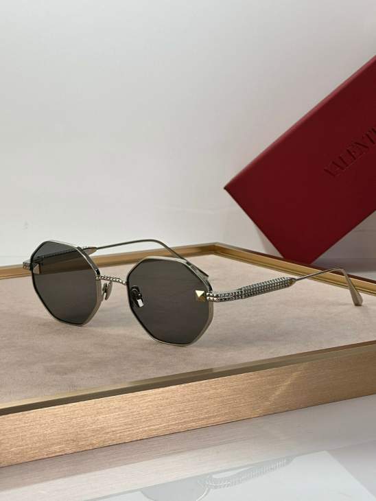 Picture of Valentino Sunglasses _SKUfw65671621fw